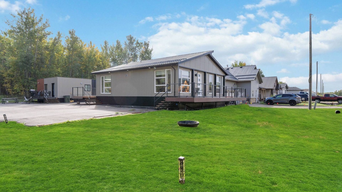 Alberta Beach House | Beautiful home in peaceful and tranquil location