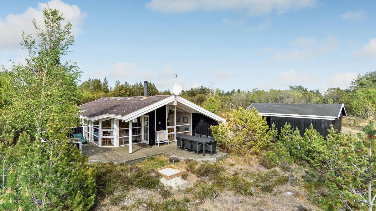 Aalbaek House | Beautiful home in ålbæk with kitchen