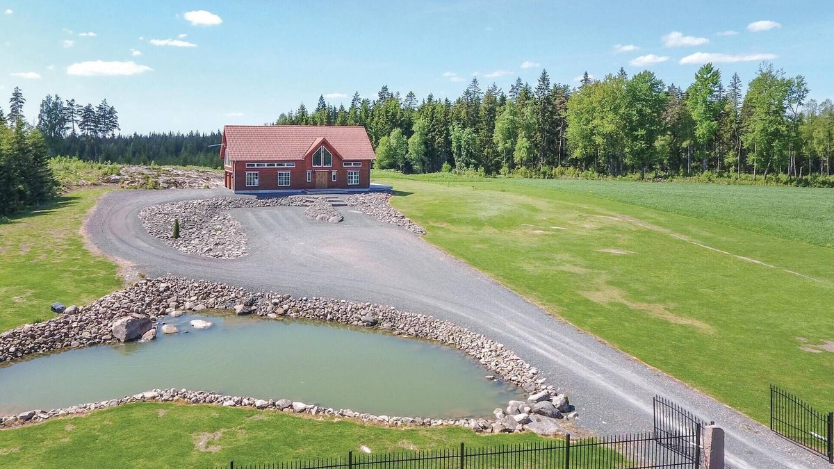 Aneby House | Beautiful home in Aneby with WiFi