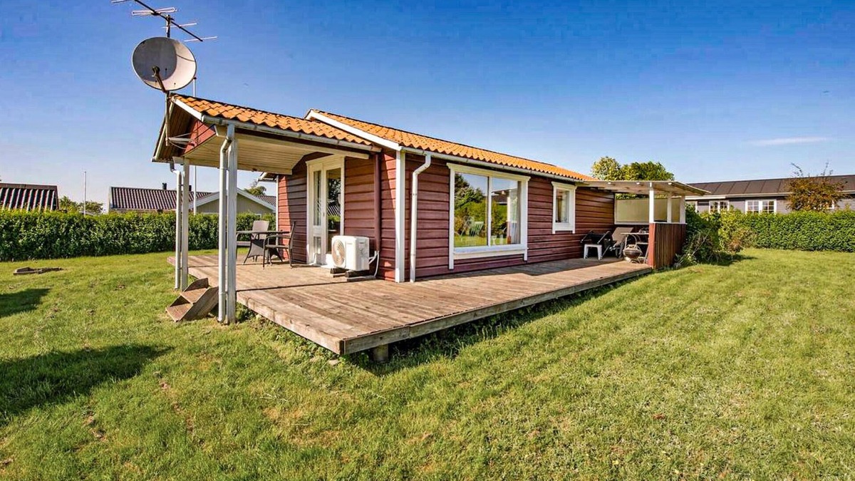 Skastrup Strand House | Beautiful home in Bogense with WiFi