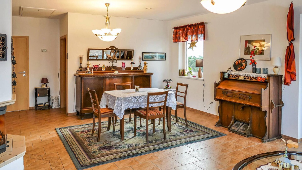 Brunlos House | Beautiful home in Brünlos with WiFi