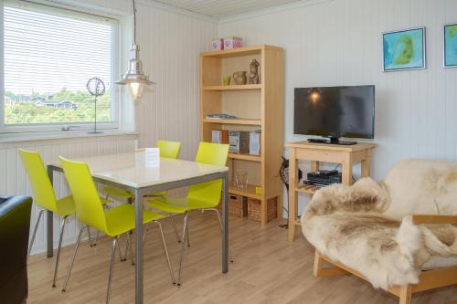Handrup Strand House | Beautiful Home In Ebeltoft With 3 Bedrooms, Sauna And Internet
