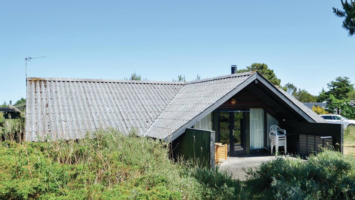 Slette Strand House | Beautiful home in Fjerritslev with WiFi