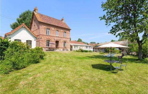 Fressin House | Beautiful Home In Fressin With Kitchen