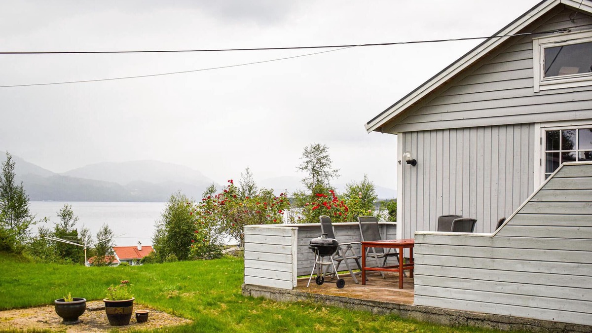 Strandvik House | Beautiful home in Fusa with WiFi