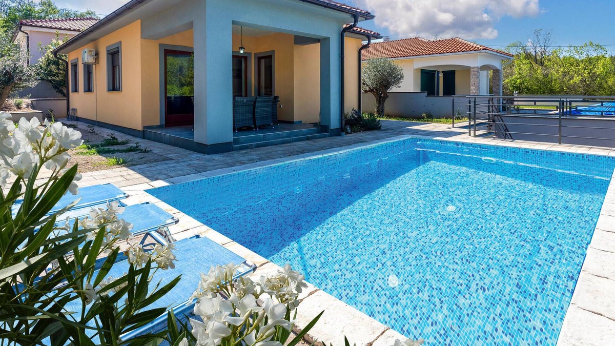 Gostinjac House | Beautiful home in Gostinjac with WiFi