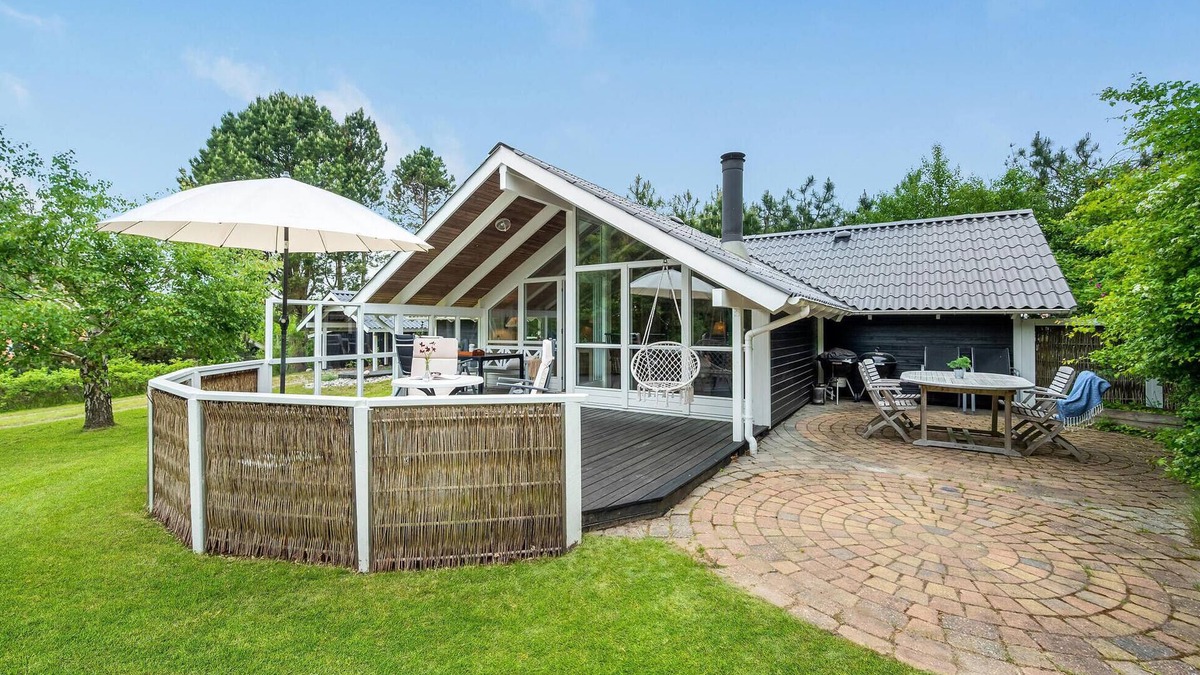 Grenaa House | Beautiful home in Grenaa with sauna