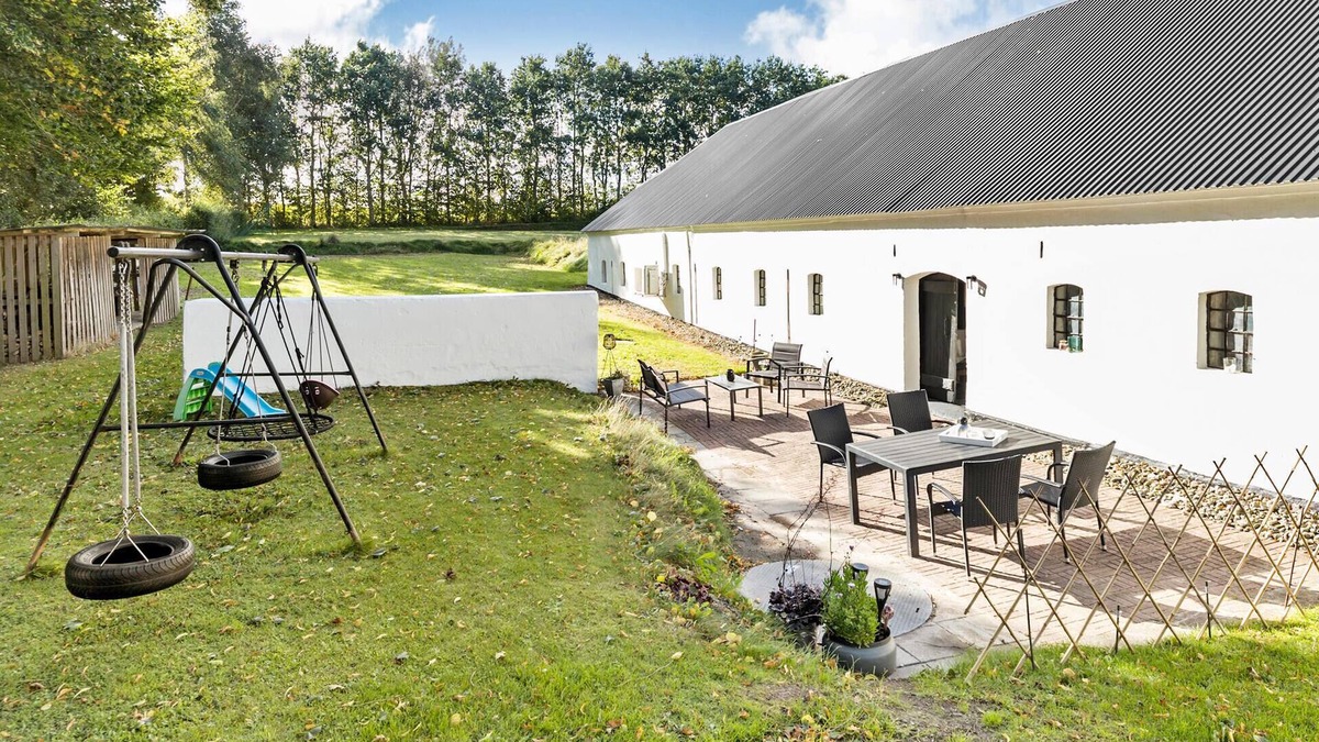 Grenaa House | Beautiful home in Grenaa with WiFi