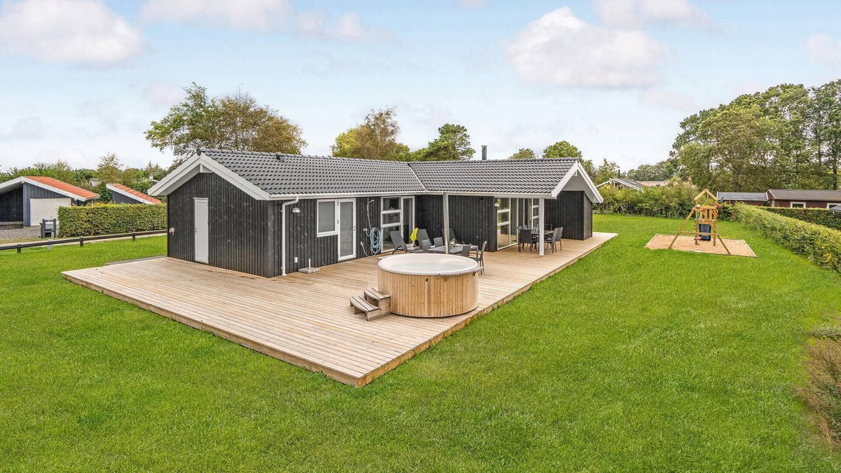 Odde House | Beautiful home in Hadsund with sauna
