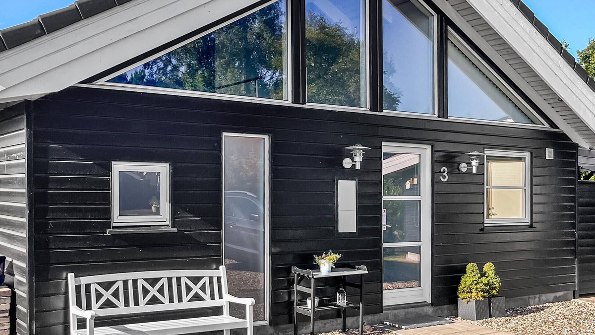 Hou House | Beautiful home in Hals with Wi-Fi