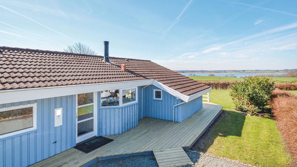 Hejlsminde Strand House | Beautiful home in Hejls with sauna