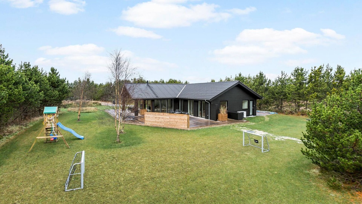 Jerup House | Beautiful home in Jerup with WiFi