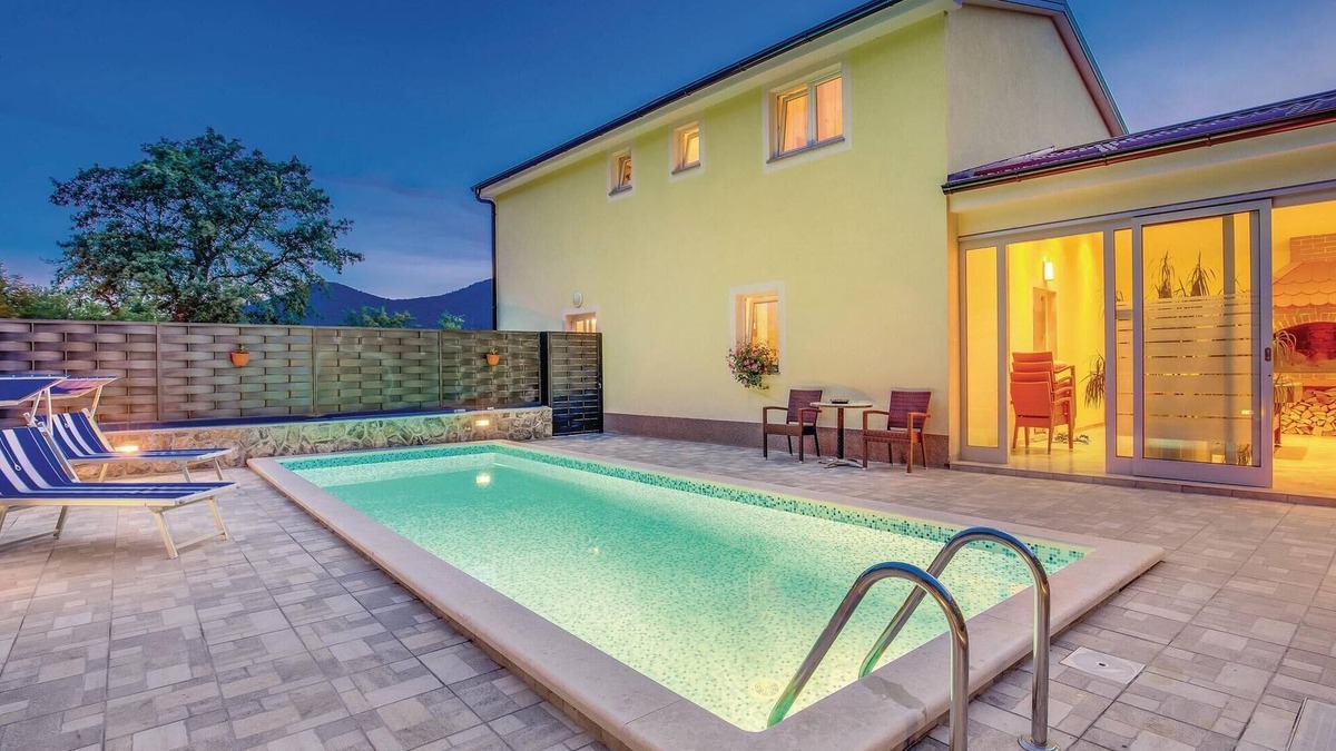 Kuceli House | Beautiful home in Jurdani with WiFi