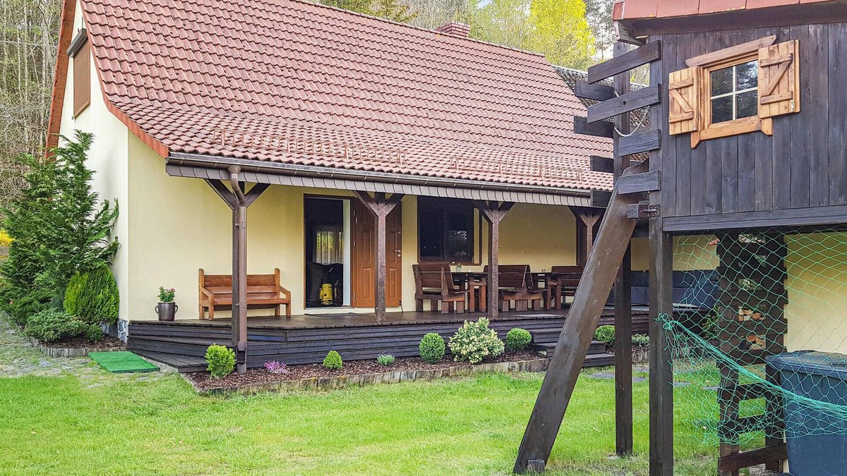Debnica Kaszubska House | Beautiful home in Krzynia with WiFi