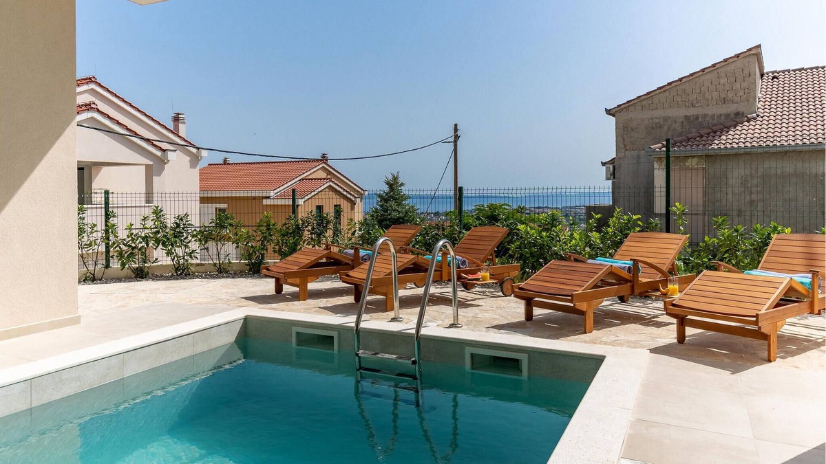 Mravince House | Beautiful Home in Kucine With Wifi, 4 Bedrooms and Heated Swimming Pool