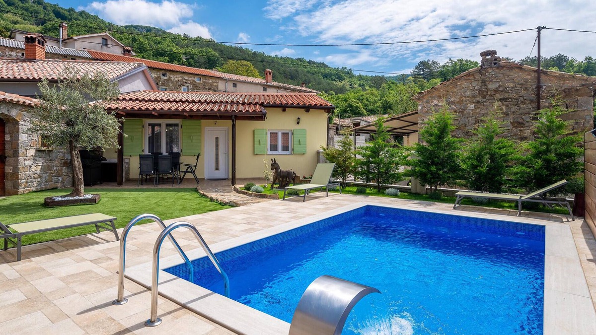 Lupoglav House | Beautiful home in Lupoglav