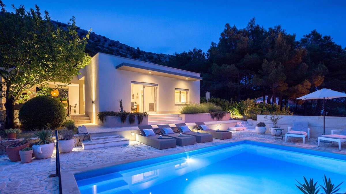 Gata House | Beautiful home in Naklice with kitchen