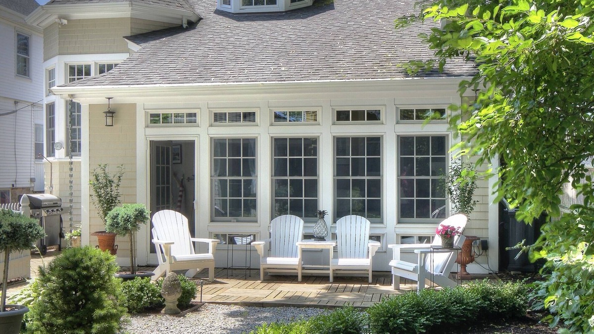 The Point House | Beautiful home in NEWPORT near water, walk to town