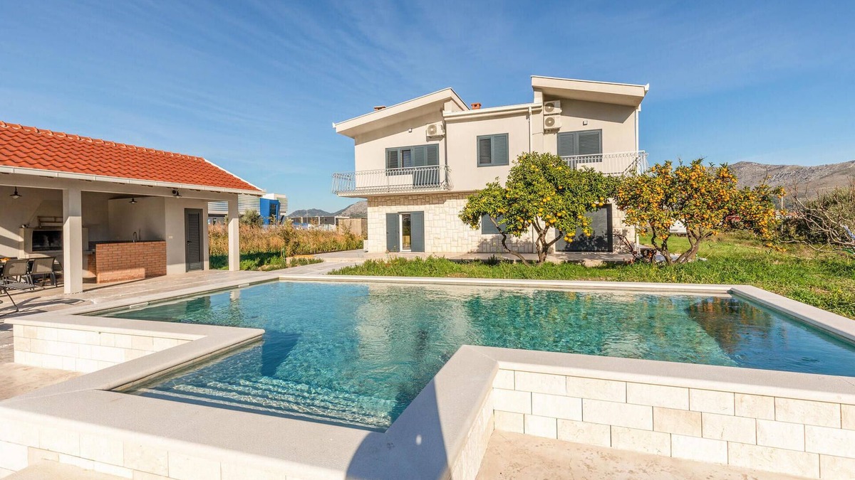 Opuzen House | Beautiful home in Opuzen with WiFi