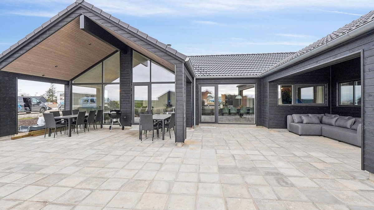 Hasmark Strand House | Beautiful home in Otterup with sauna