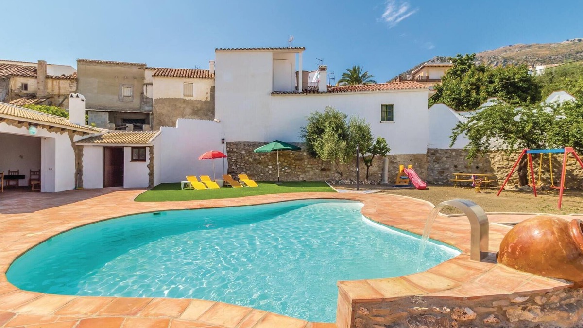Mondron House | Beautiful home in Periana with kitchen