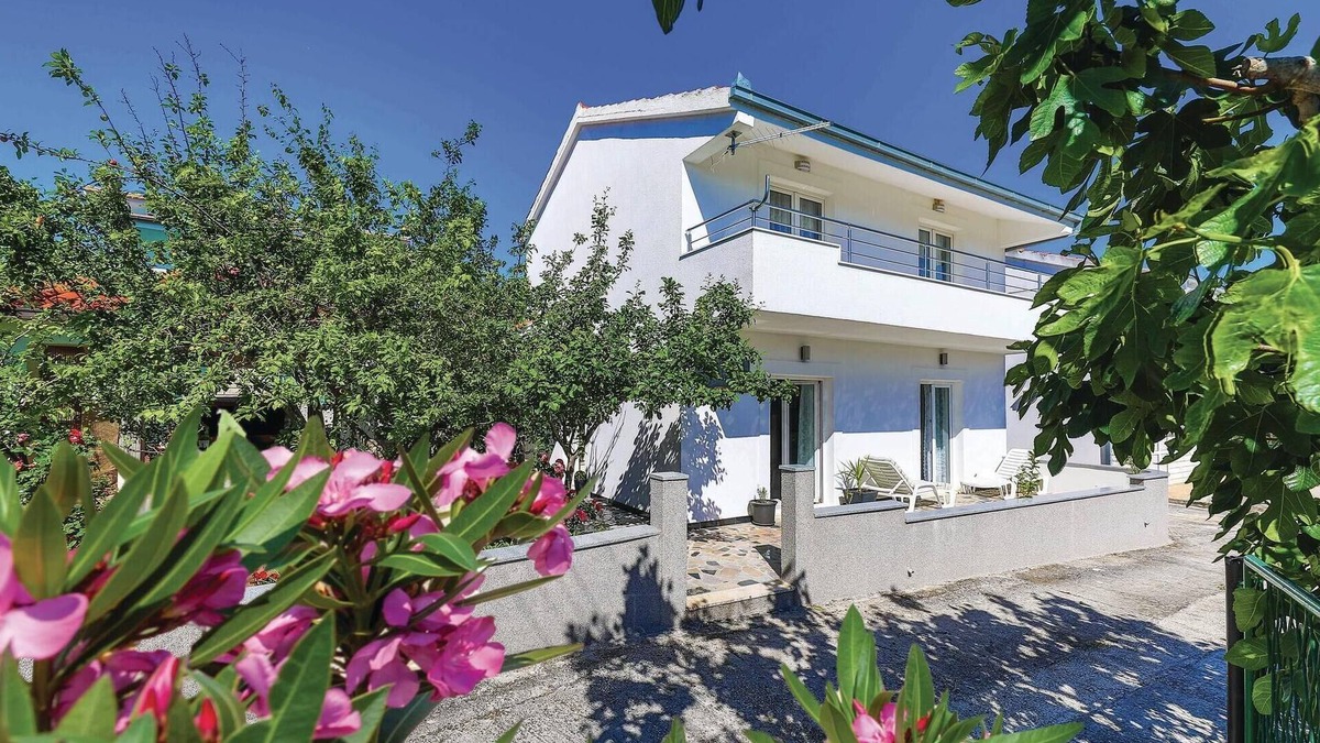 Poljica House | Beautiful home in Poljica with kitchen
