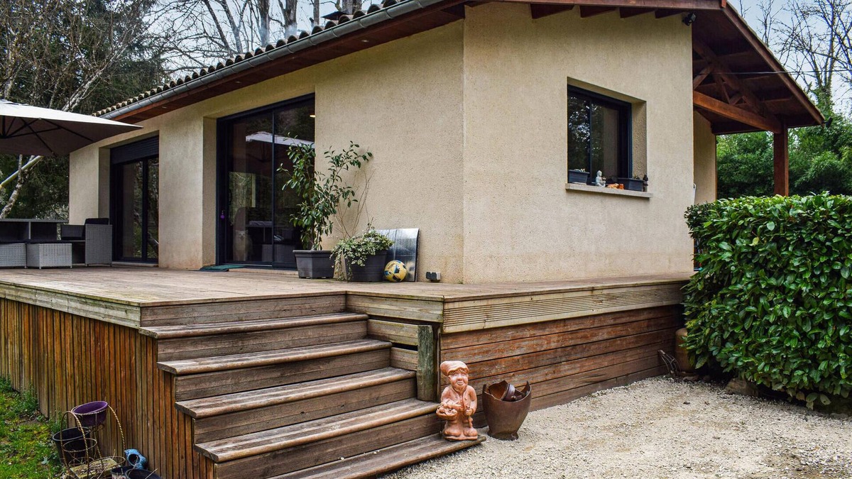 Pradines House | Beautiful home in Pradines with kitchen
