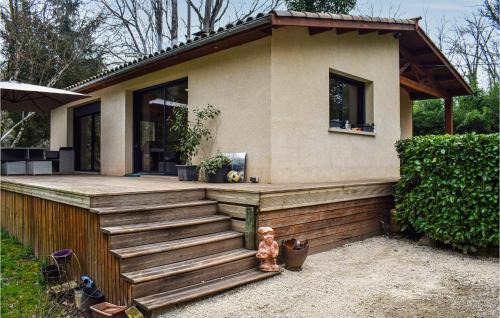 Pradines House | Beautiful Home In Pradines With Kitchen