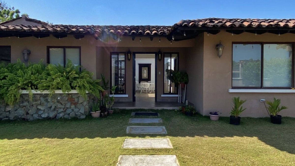 Chitre House | Beautiful Home in Residenciales Cubita