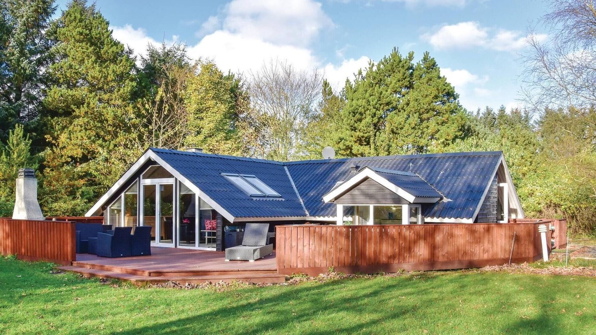 Lodbjerg Hede House | Beautiful home in Ringkøbing with WiFi