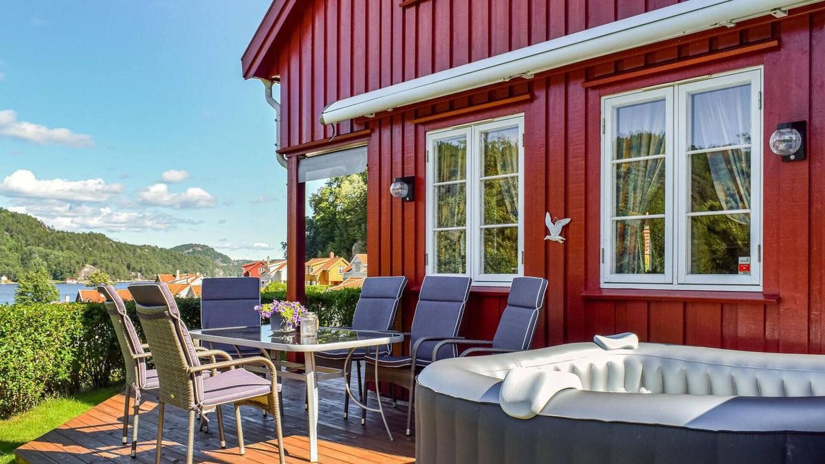 Songe House | Beautiful home in Risør with kitchen