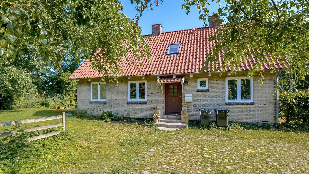 Ronde House | Beautiful home in Rønde with kitchen