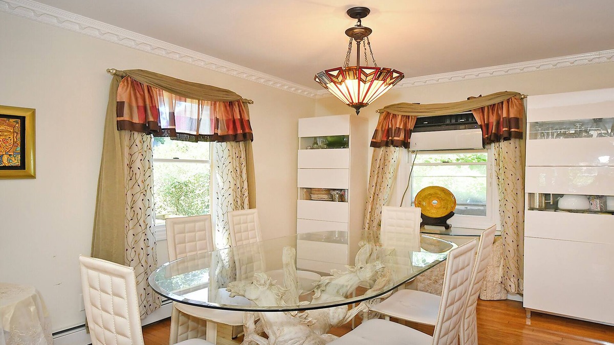 Roslyn Apartment | Beautiful home in Roslyn Historic Village