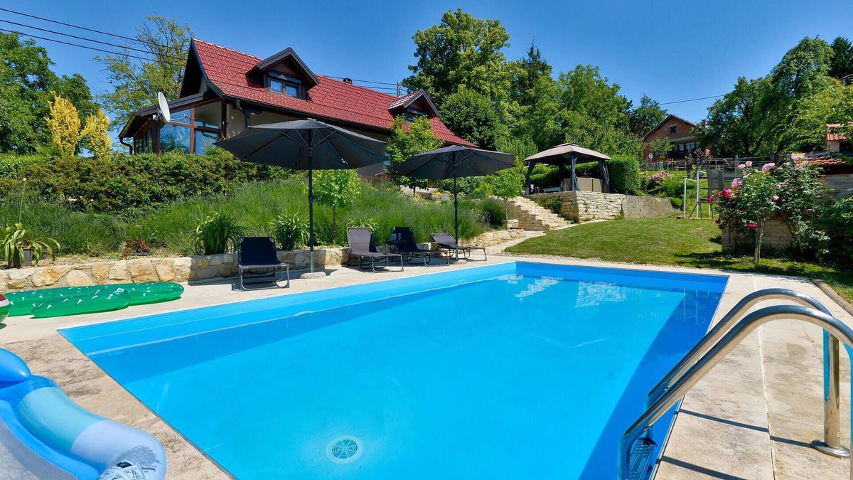 Sveti Ilija House | Beautiful home in Seketin with sauna