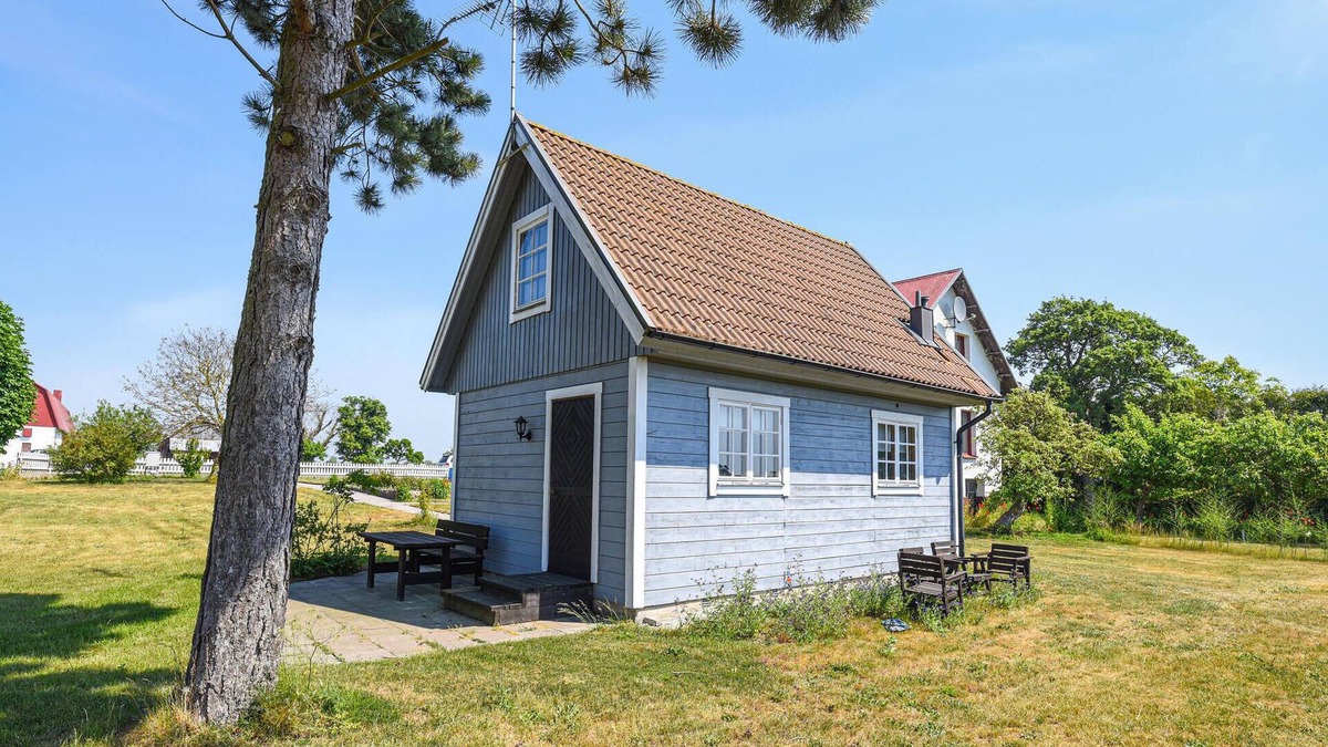 Nar House | Beautiful home in Stånga with kitchen