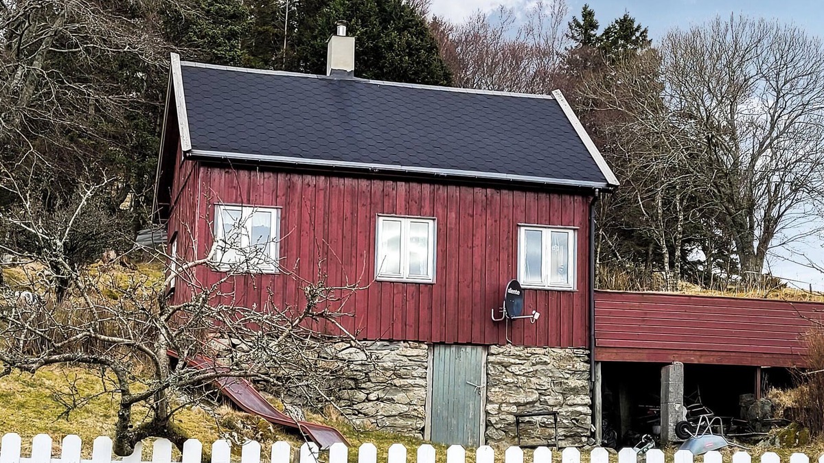 Sveio House | Beautiful home in Sveio with kitchen