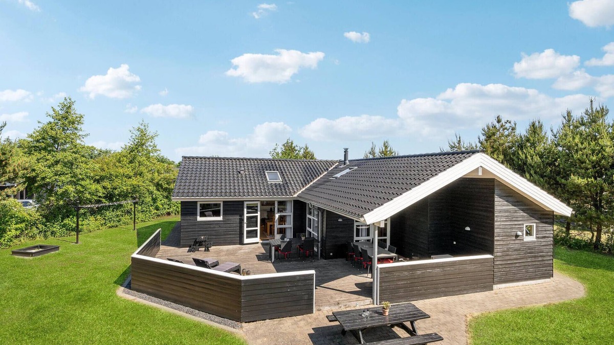 Skaven Strand House | Beautiful home in Tarm with sauna