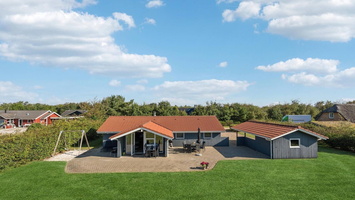 Skaven Strand House | Beautiful home in Tarm with kitchen