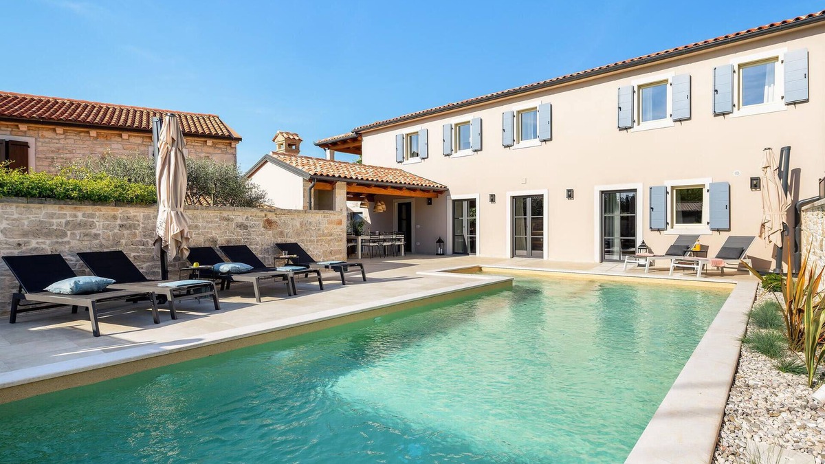 Tinjan House | Beautiful home in Tinjan