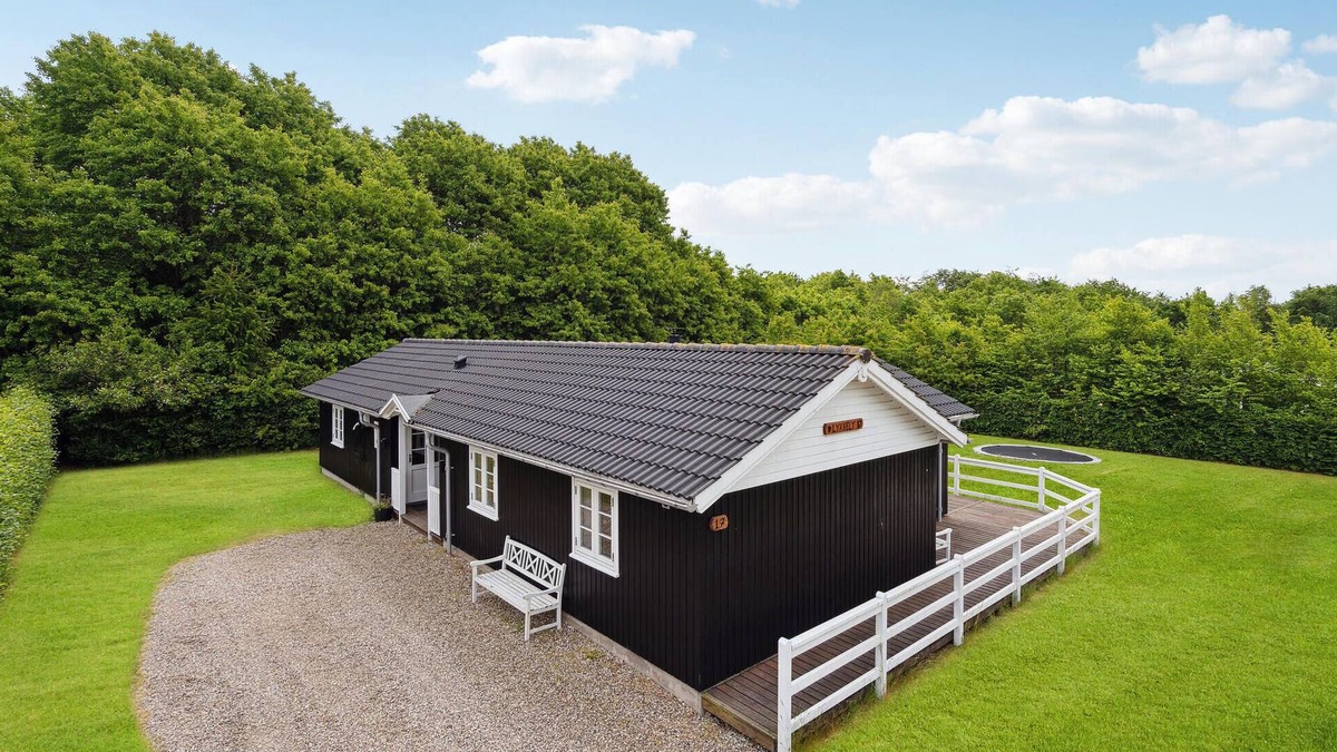 Arrild Ferieby House | Beautiful home in Toftlund with WiFi