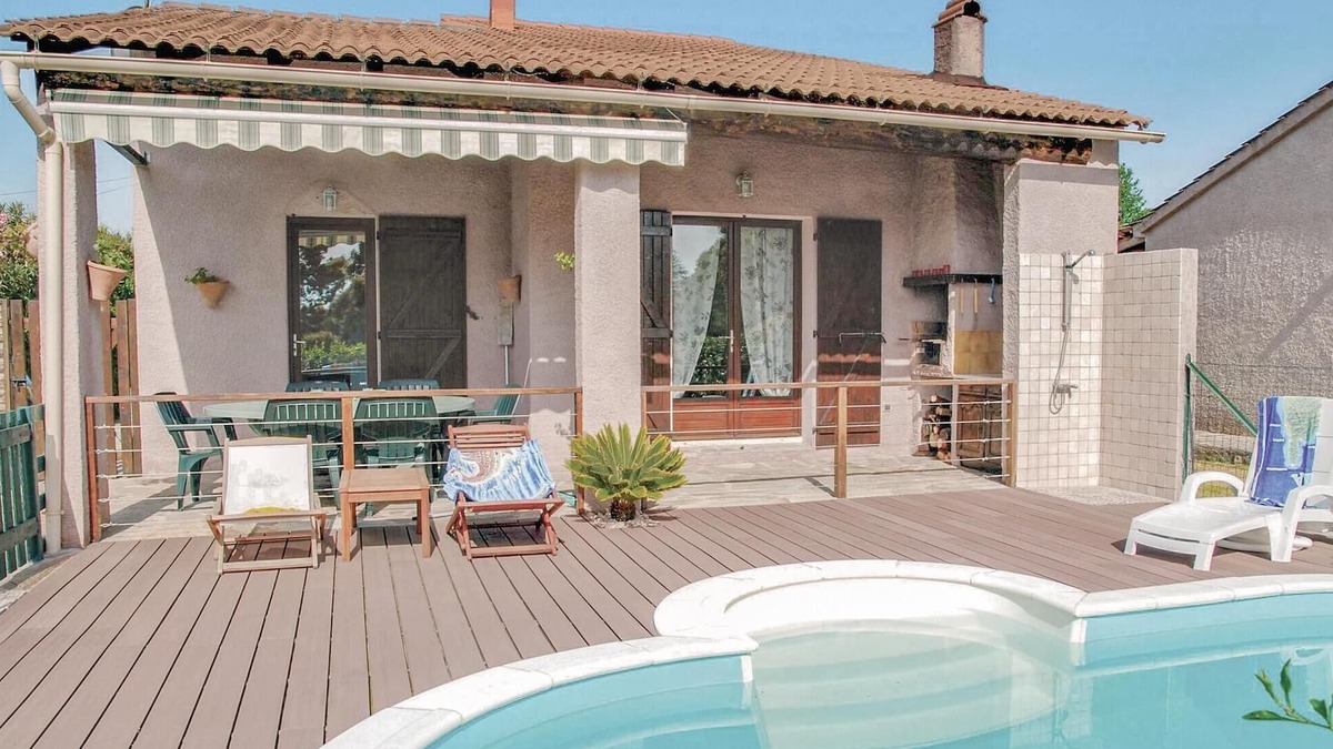 Venzolasca House | Beautiful home in Venzolasca with WiFi