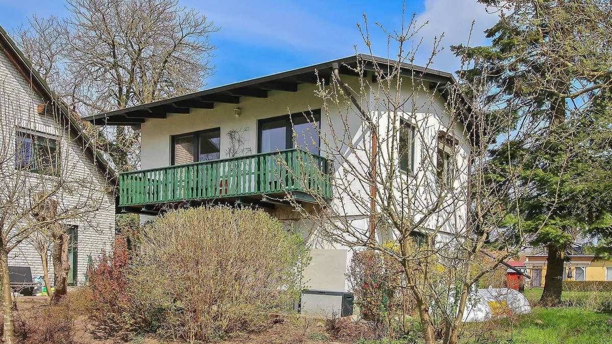 Verchen House | Beautiful home in Verchen with kitchen