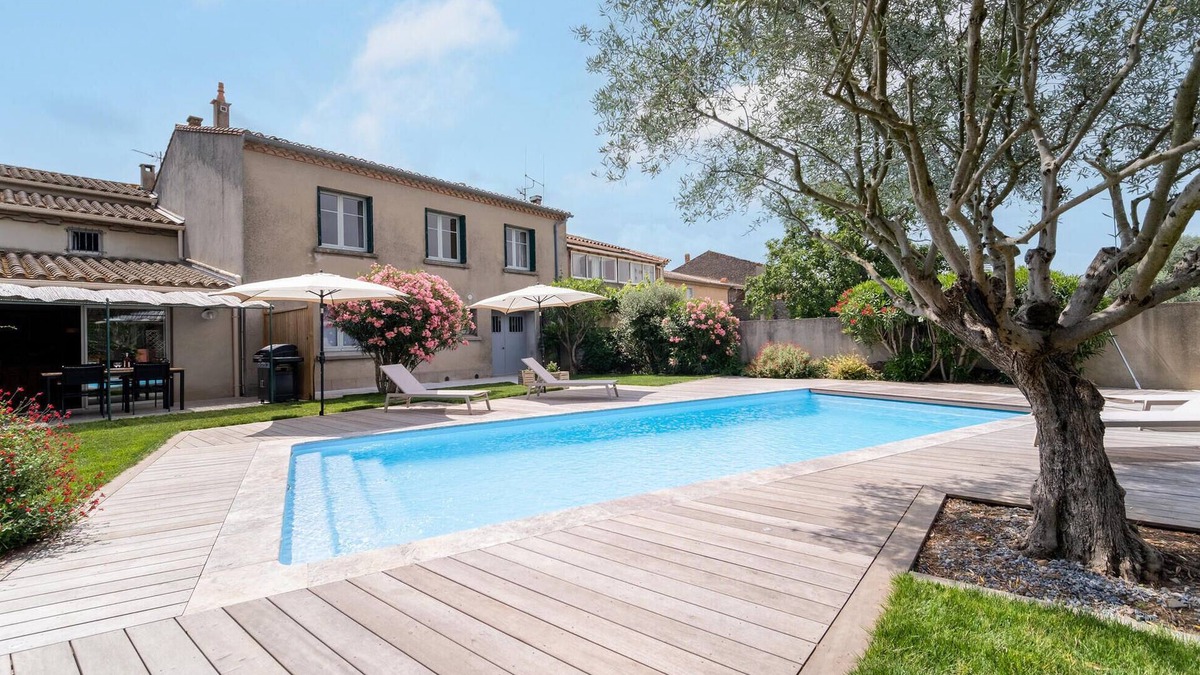 Villegly House | Beautiful home in Villegly with kitchen