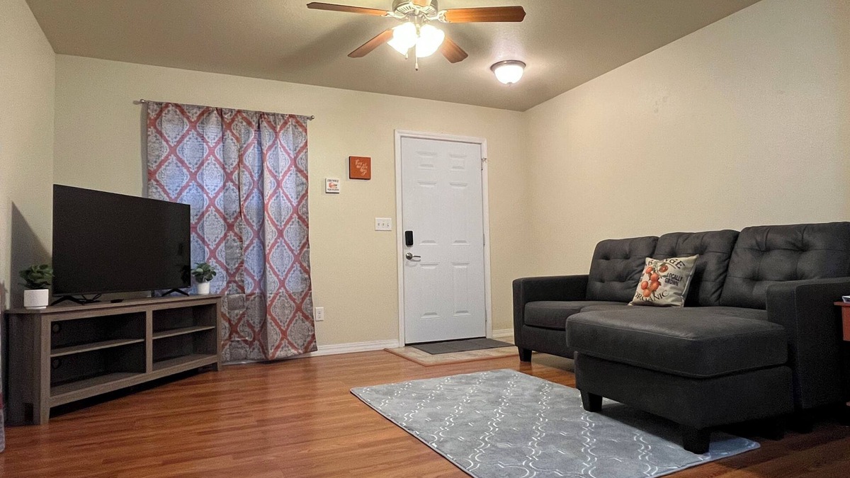 West Plains House | Beautiful Home in West Plains, 2Bed 2Bath, New Furniture