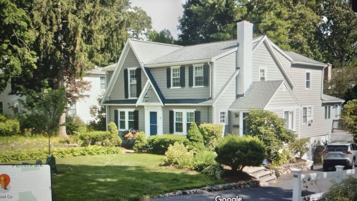 Wellesley House | Beautiful Home in Wellesley MA. Just west of downtown Boston. FURNISHED