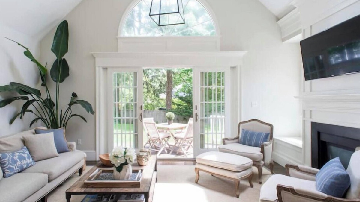 Wellesley House | Beautiful home in Wellesley's Historic district