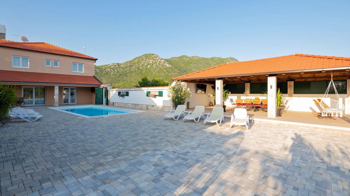 Vrgorac House | Beautiful home in Zavojane