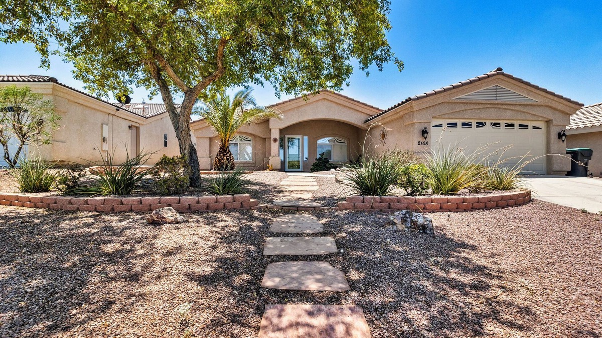 Fort Mohave House | Beautiful home located on the golf course.