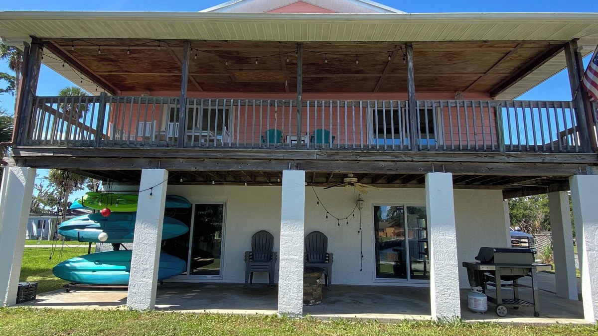 Weeki Wachee Gardens House | Beautiful Home Located DIRECTLY ON RIVER!