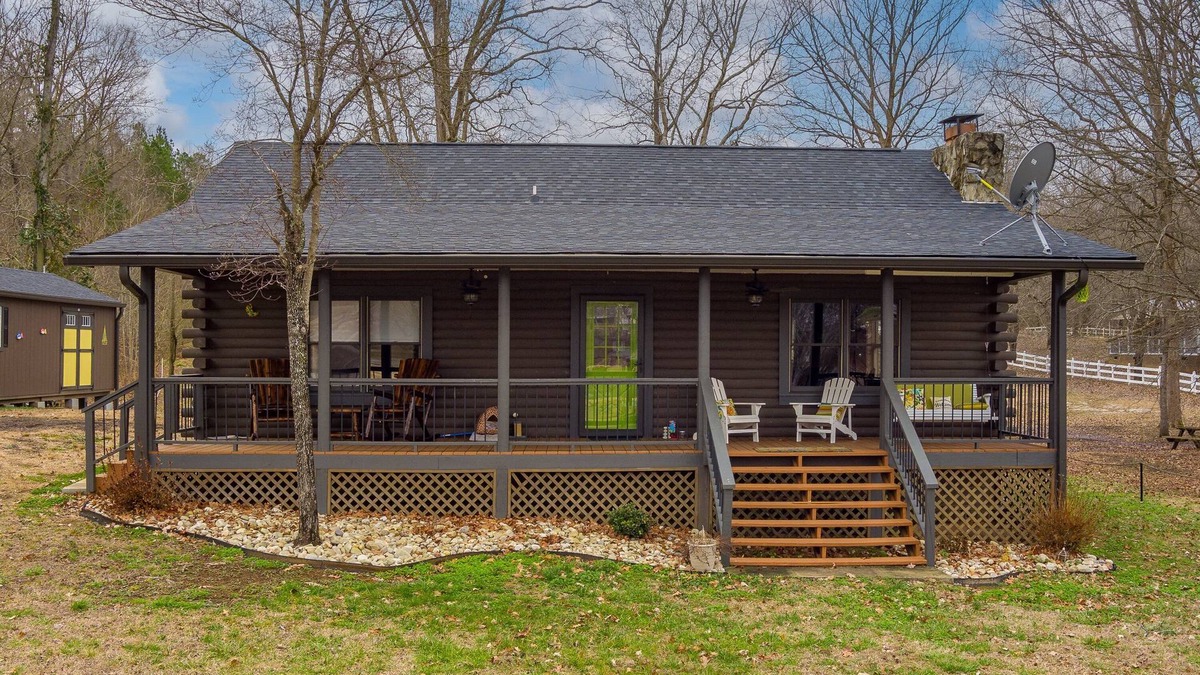 Waterloo House | Beautiful home located on Lake Greenwood